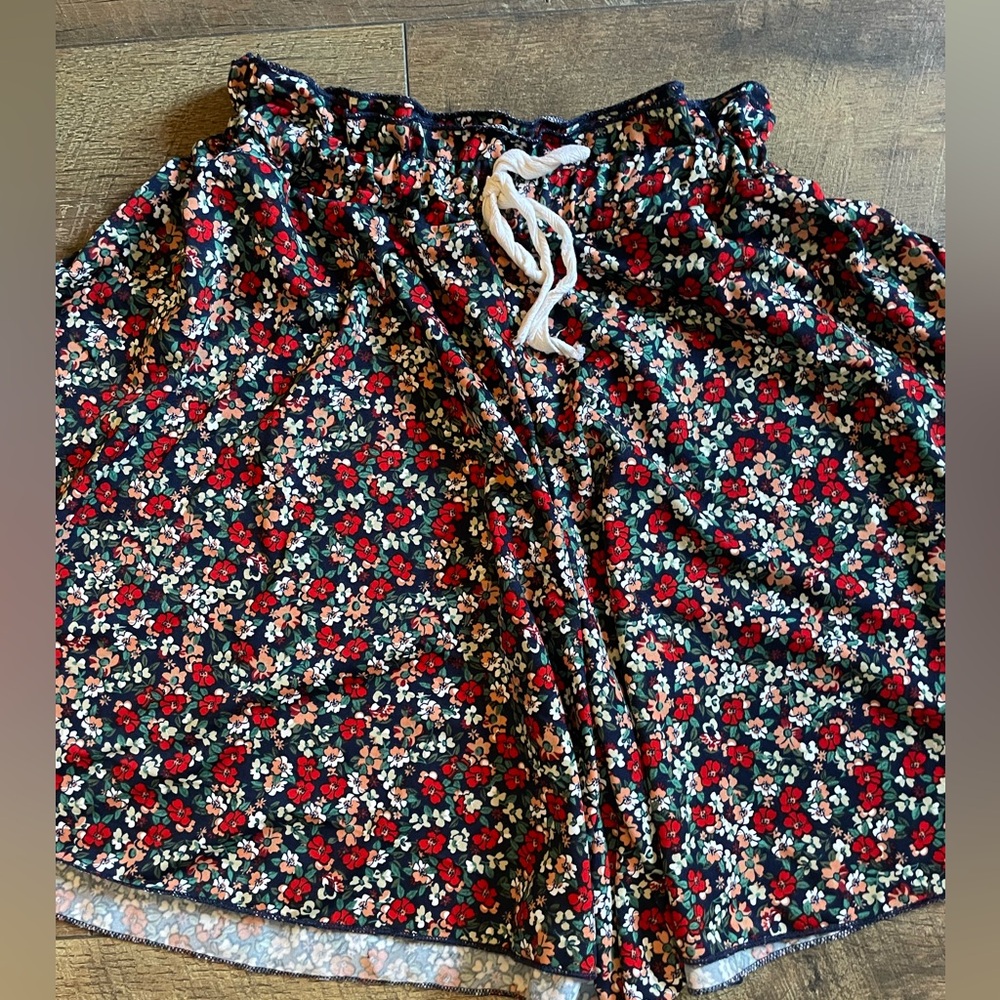 Floral shorts, flowy looks like skirt. Great condition
